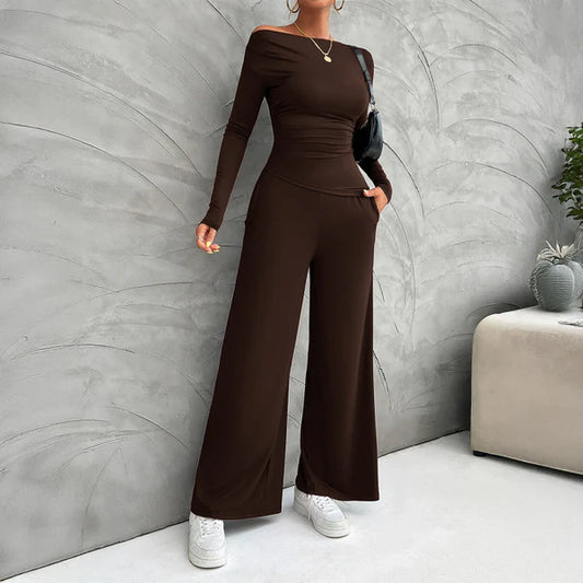 Ensemble haut décolleté et pantalon